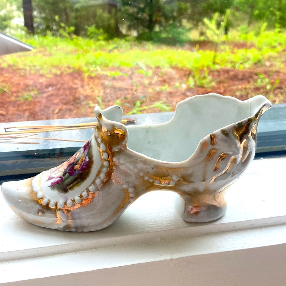 Victorian porcelain Gold and White Women's Shoe Decor